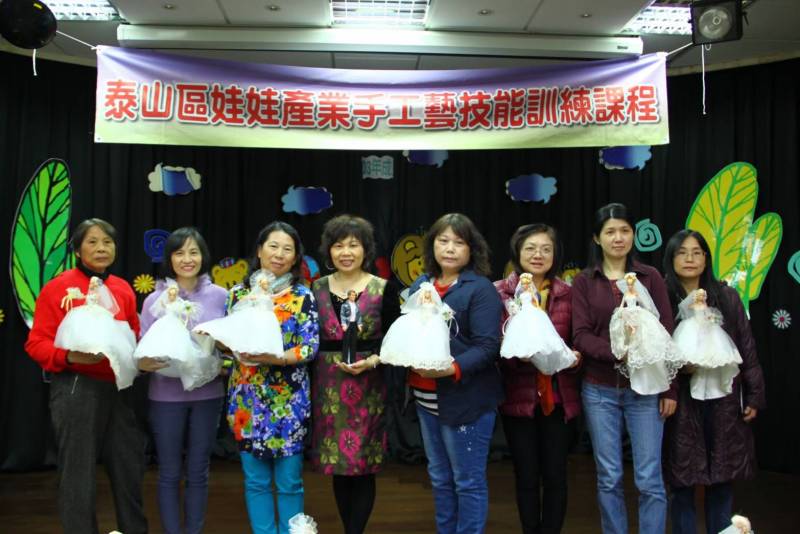 ★從玩具到時尚-芭比服飾創作與社會影響