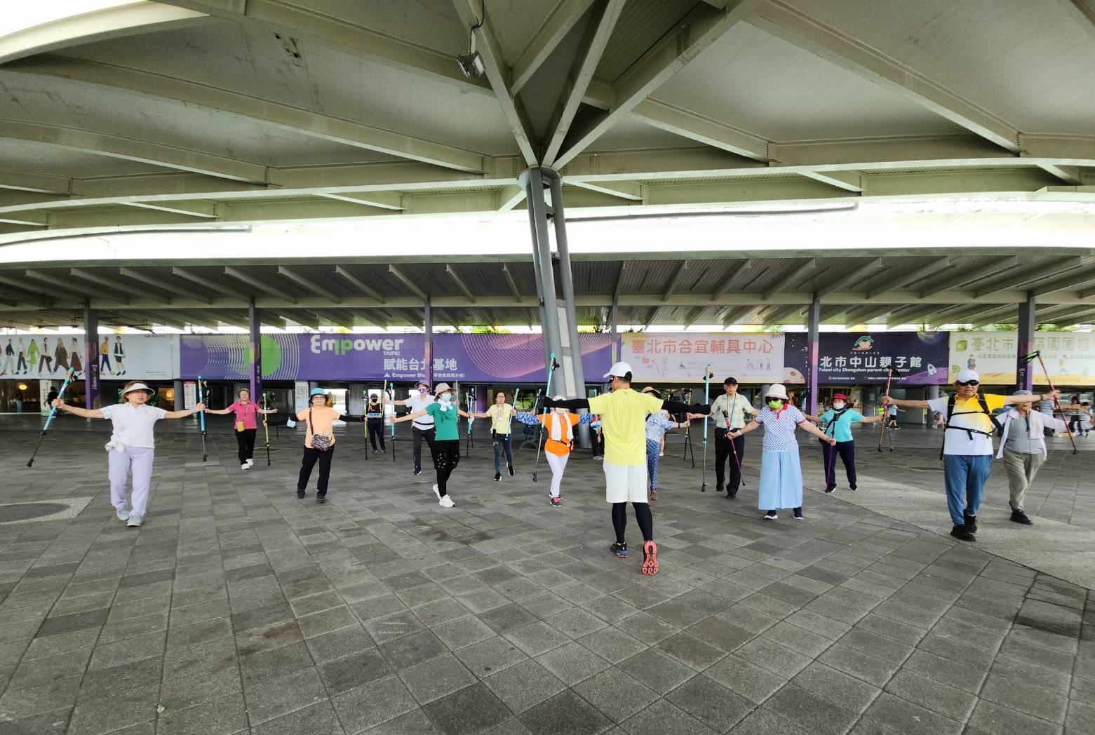 樂齡森活北歐式健走