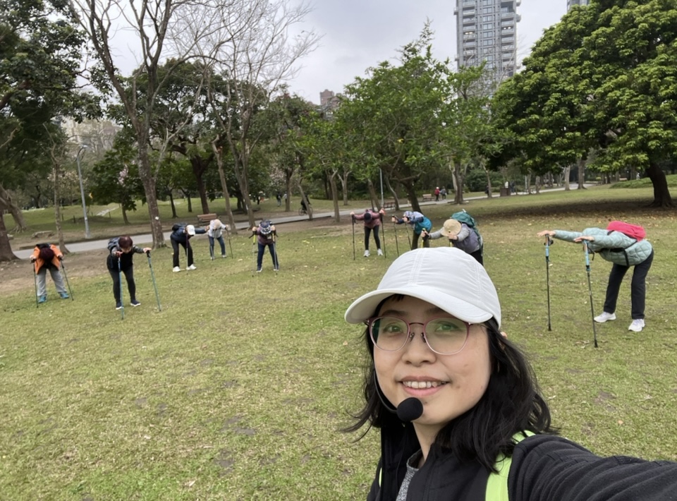 銀髮族健走杖防跌體適能