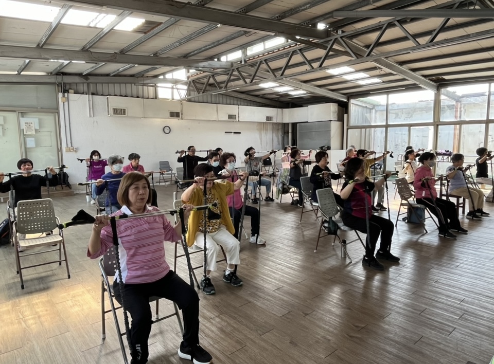 銀髮族健走杖防跌體適能