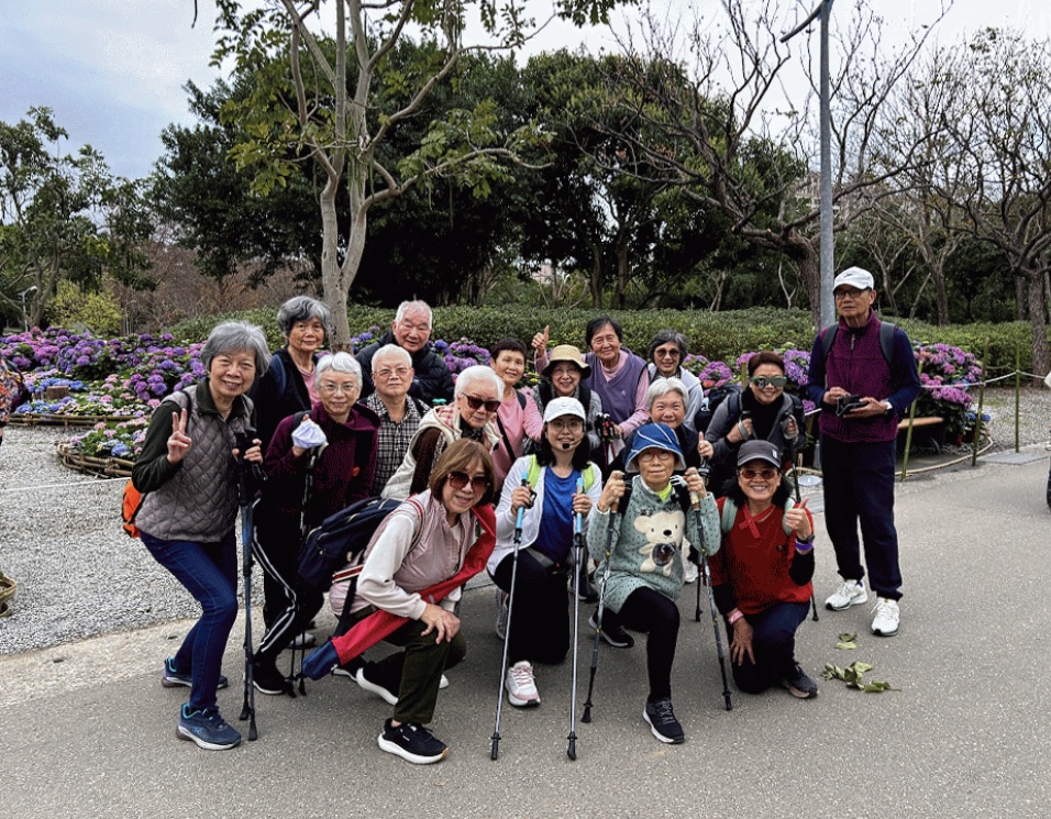 銀髮族健走杖防跌體適能