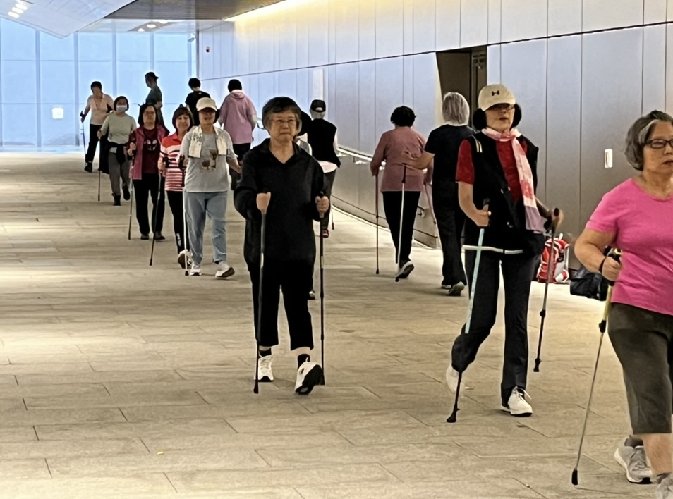 北歐式健走與肌力運動