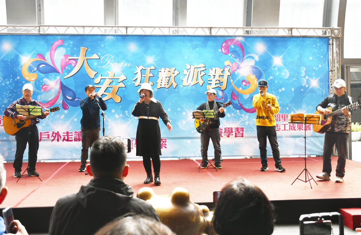 自彈自唱學吉他-民歌簡易指彈篇