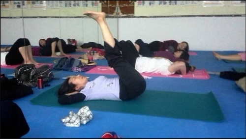 舒緩經絡伸展瑜珈